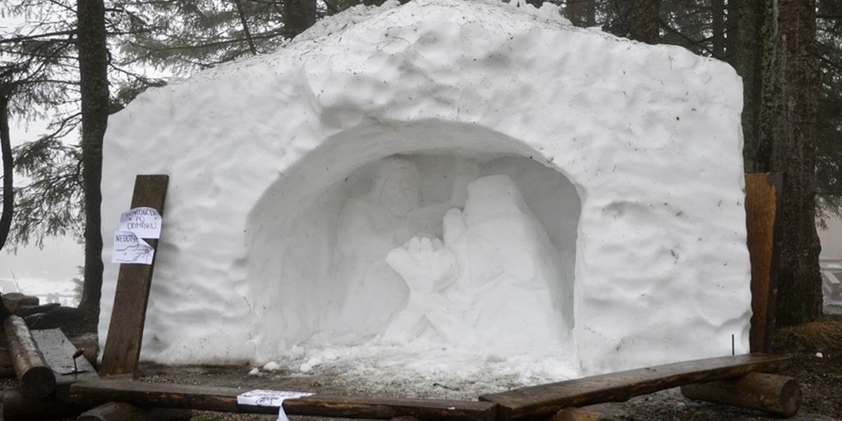 Snehový Betlehem pri Rainerovej chate je pre nedostatok snehu o čosi menší