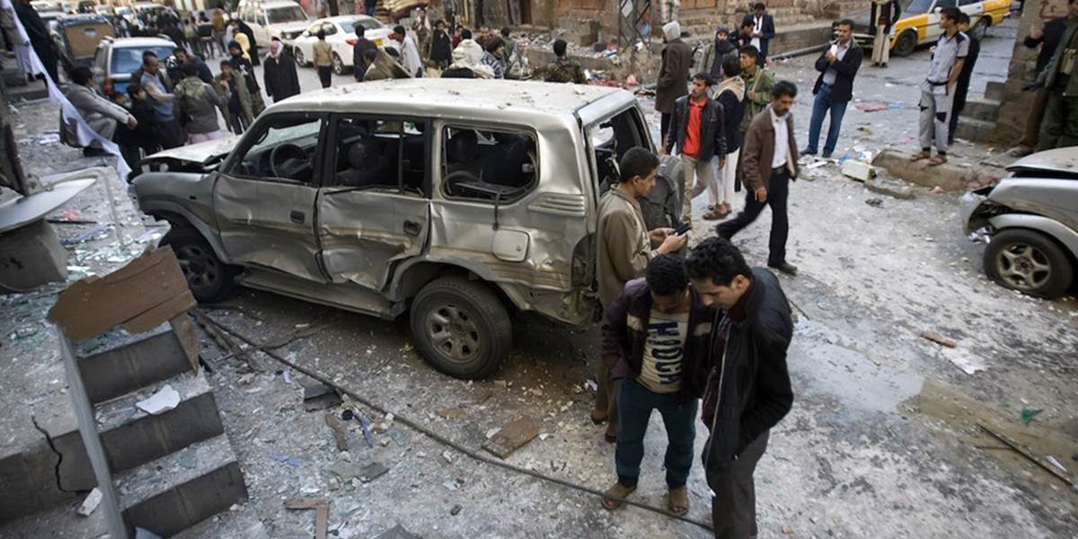 Útok na policajnú akadémiu v Jemene má desiatky obetí