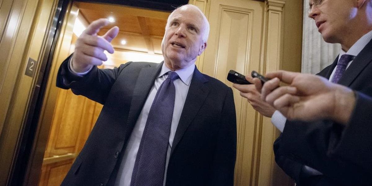 Sýria obvinila McCaina z ilegálneho vstupu do krajiny