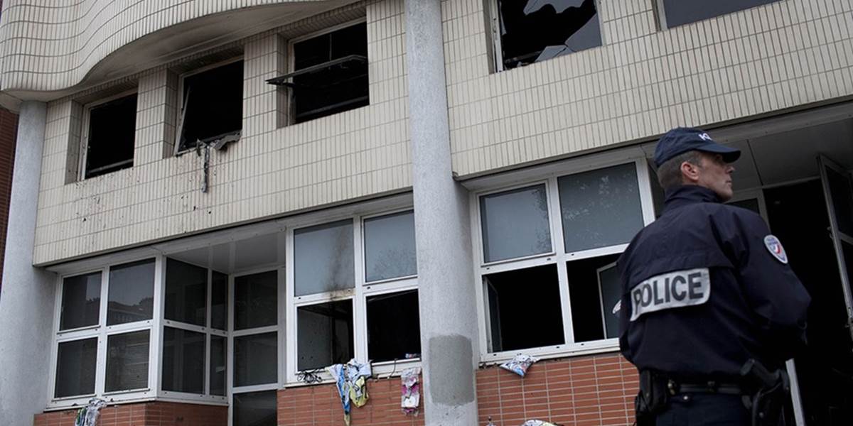 Útok na parížsky týždenník odsúdili aj islamské inštitúcie