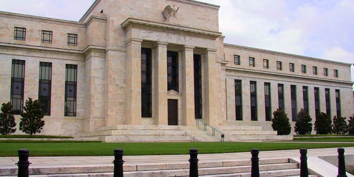 Fed naďalej smeruje k zvyšovaniu úrokových sadzieb