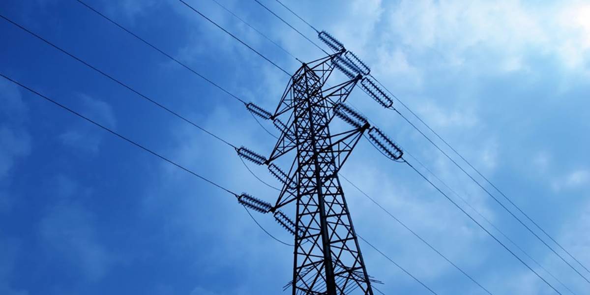 Za neoprávnené odoberanie elektrickej energie hrozí 4 obvineným väzenie