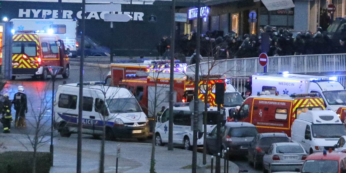 VIDEO Polícia ukončila rukojemnícku drámu v parížskom kóšer obchode: Vyžiadala si päť obetí!