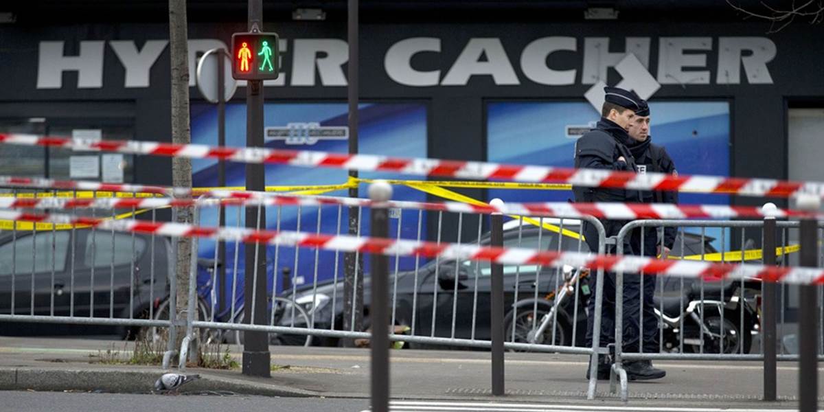 Polícia prepustila všetky osoby zadržané po útokoch v Paríži