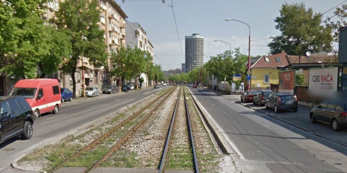 Na Račianskej v Bratislave prasklo vodovodné potrubie, sú tam dopravné obmedzenia