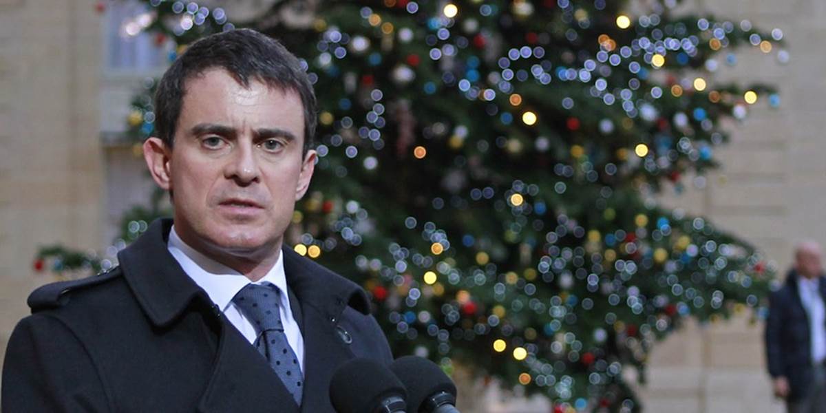 Premiér Valls nepochybuje, že teroristi mali komplica
