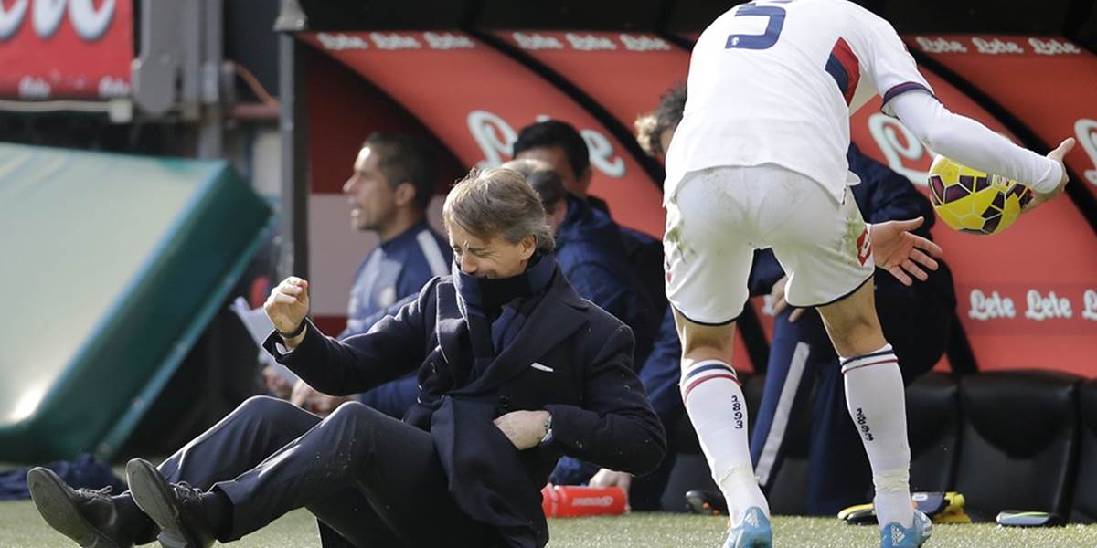 VIDEO Andreolli napálil loptu do tváre svojho trénera Manciniho