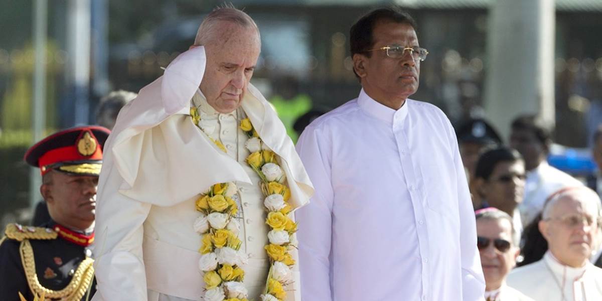 Pápež priletel na Srí Lanku, kde ho privítal novozvolený prezident Sirisena