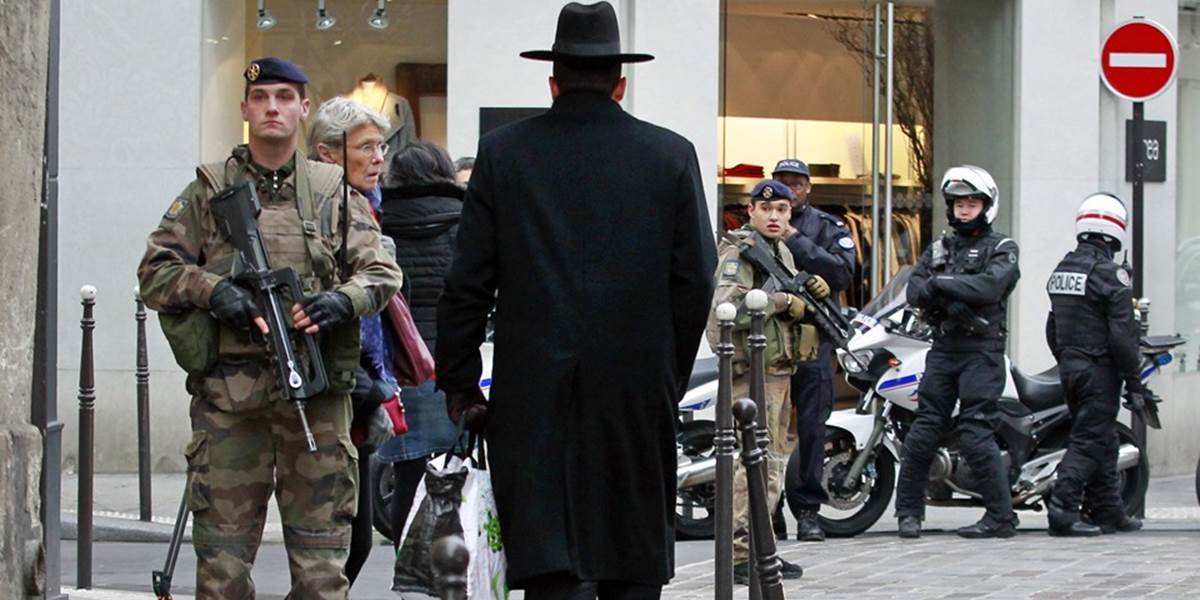 Bezpečnosť vo Francúzsku bude strážiť aj 10-tisíc vojakov