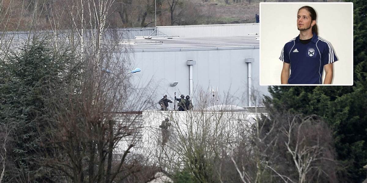 Keď sa útočníci v Charlie Hebdo zabarikádovali v tlačiarni, ostal s nimi a pomohol polícii