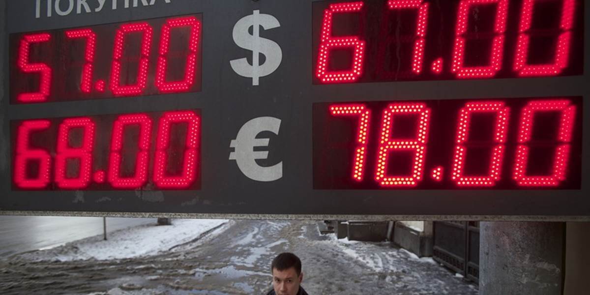 Rubeľ pokračuje v poklese, jeho kurz oslabil na 65 RUB/USD