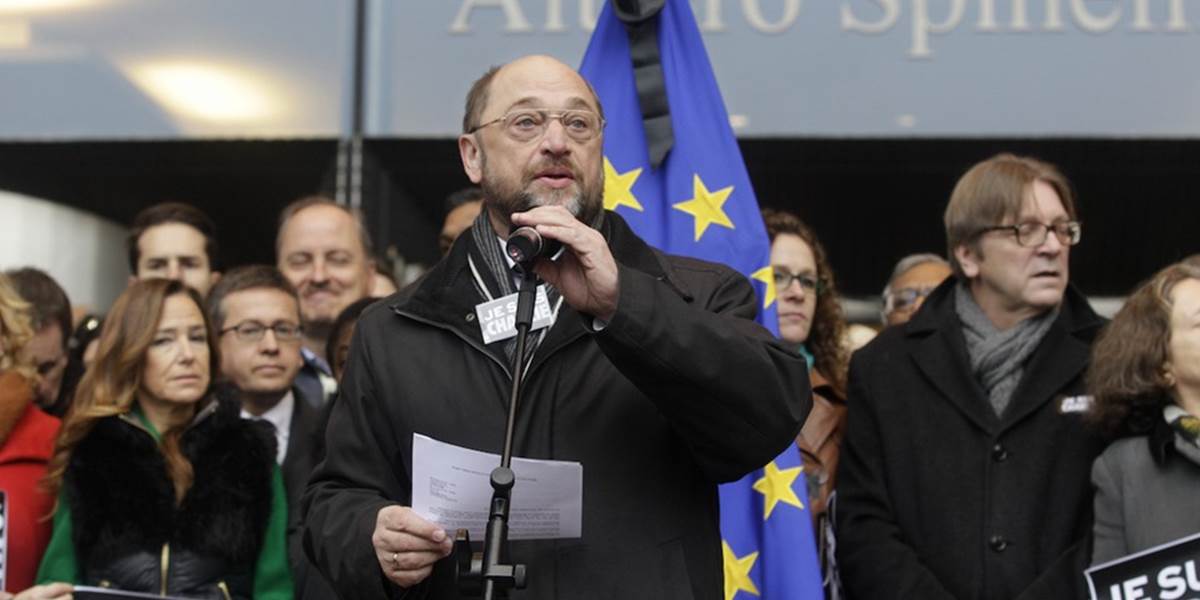 EP odsúdil atentáty z Paríža, Farage a Le Penová kritizovali fundamentalistov
