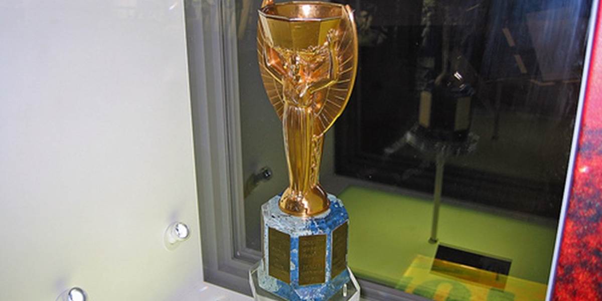 V pivnici FIFA našli pôvodný podstavec trofeje majstrov sveta