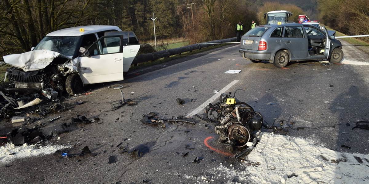 FOTO Tragická nehoda pri obci Radošiná: Čelnú zrážku neprežila 57-ročná žena