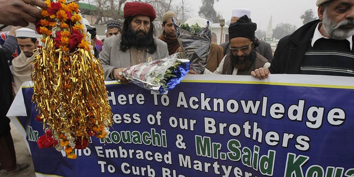 Pakistanský duchovný a jeho prívrženci vzdali hold bratom Kouachiovcom