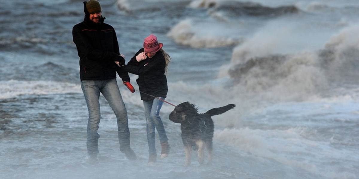 V Írsku vydala meteorologická služba najvyššiu výstrahu pred búrkou Rachel