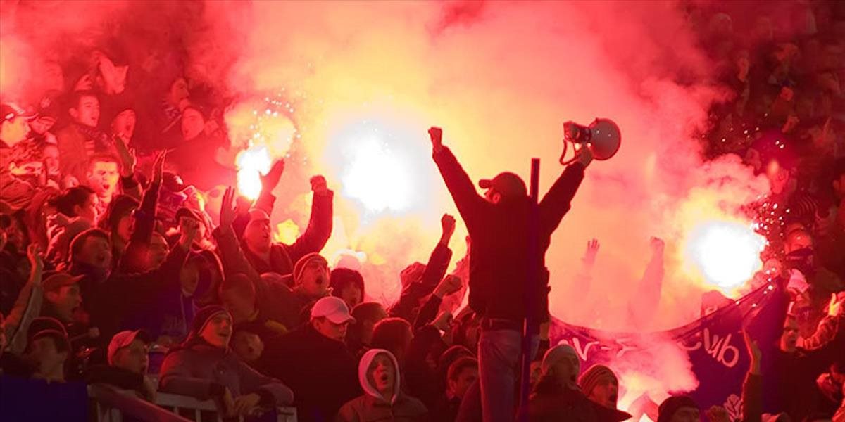 V kauze výbuchu na štadióne medzi Slovanom a Ružomberokom predvolali deväť svedkov