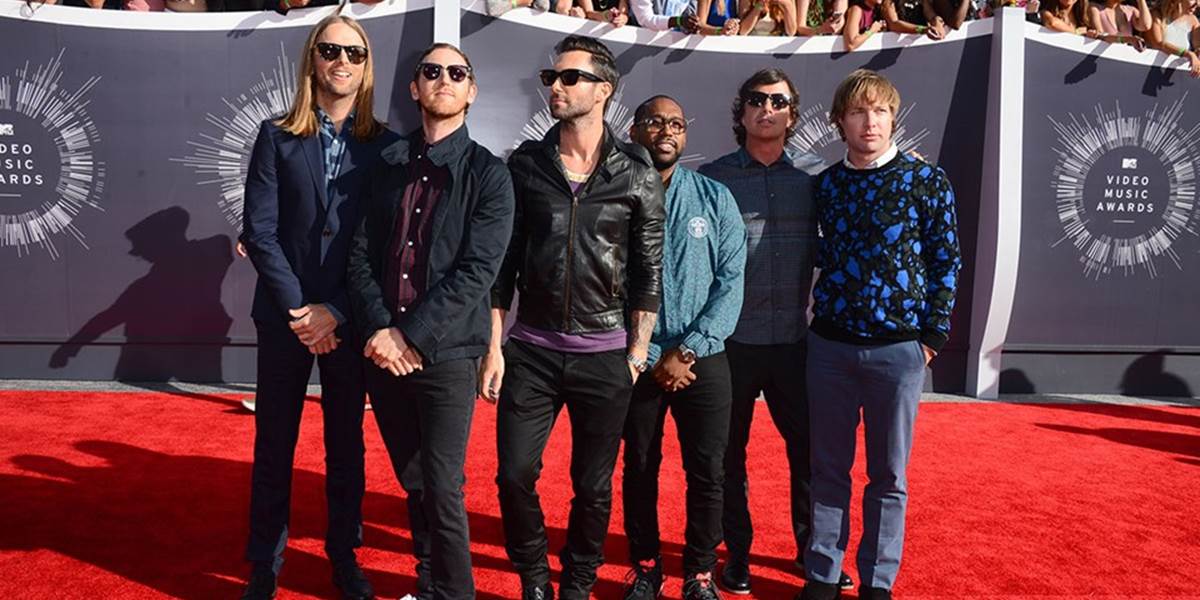 Maroon 5 zverejnili videoklip k piesni Sugar