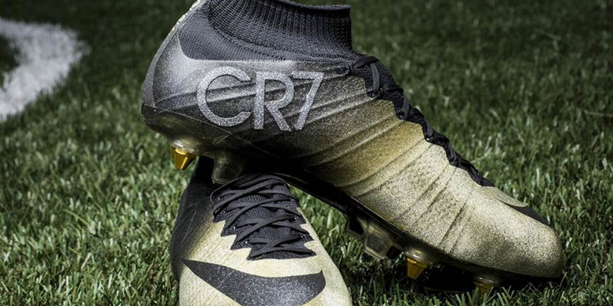 Ronaldo dostal k zisku Zlatej lopty aj nové kopačky Nike Mercurial CR7 Rare Gold