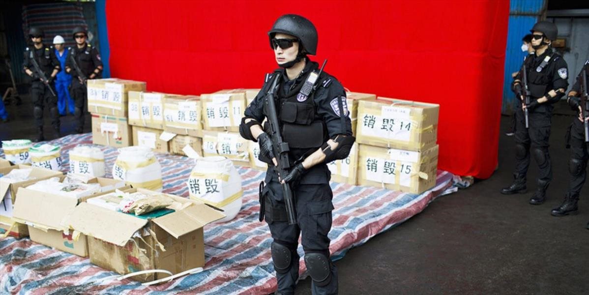Čínska polícia pri protidrogovom záťahu zadržala 60 500 ľudí