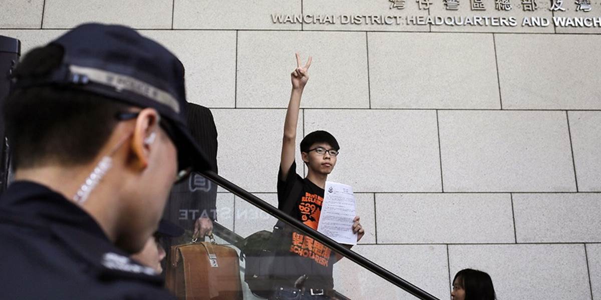 Študentov organizujúcich prodemokratické protesty v Hongkongu obvinili
