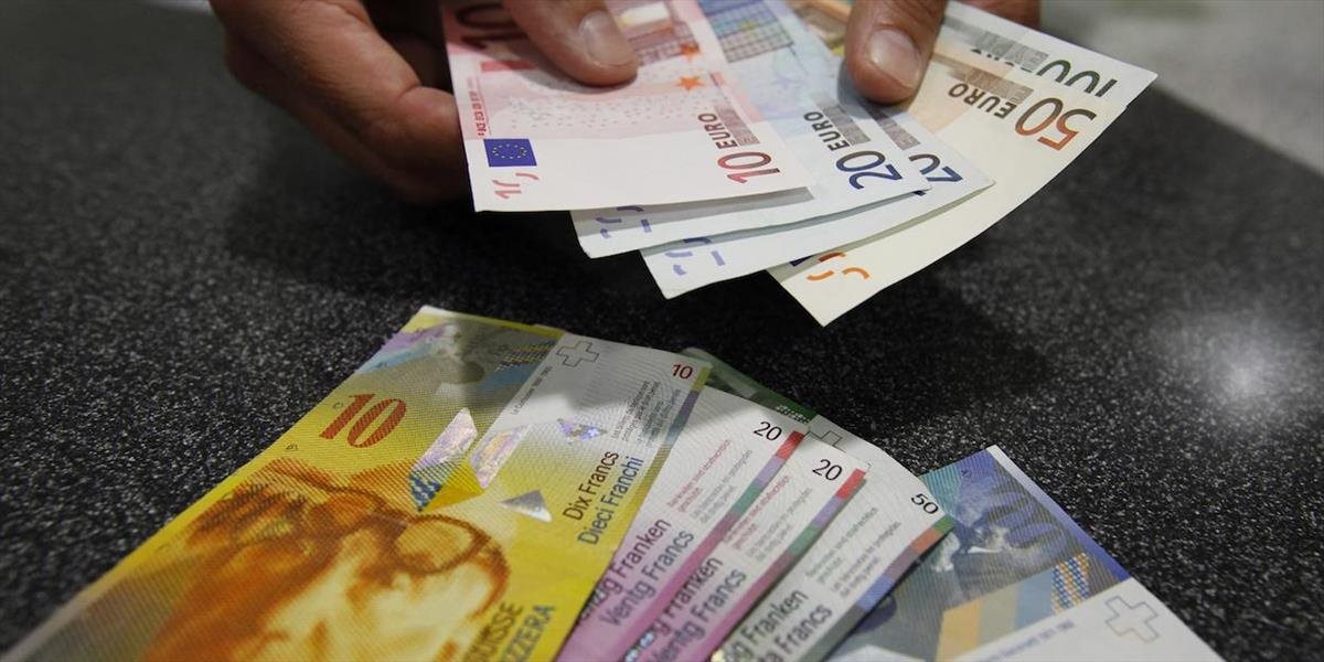 Ľudia v strednej Európe sa obávajú dôsledkov silného franku