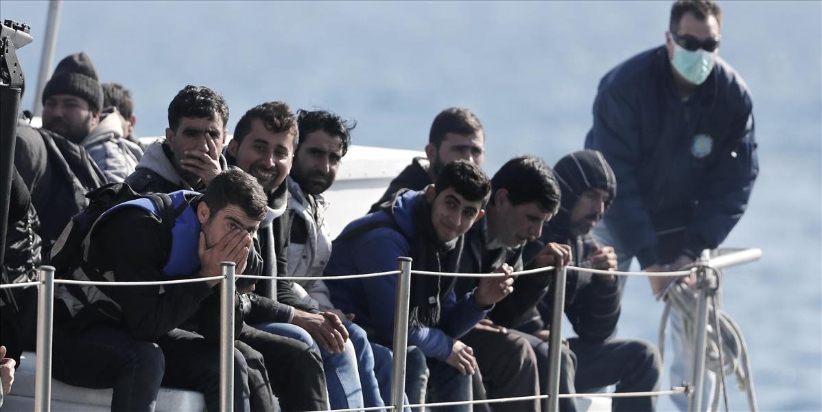 Talianske námorníctvo a pobrežná stráž zachránili takmer 1000 migrantov
