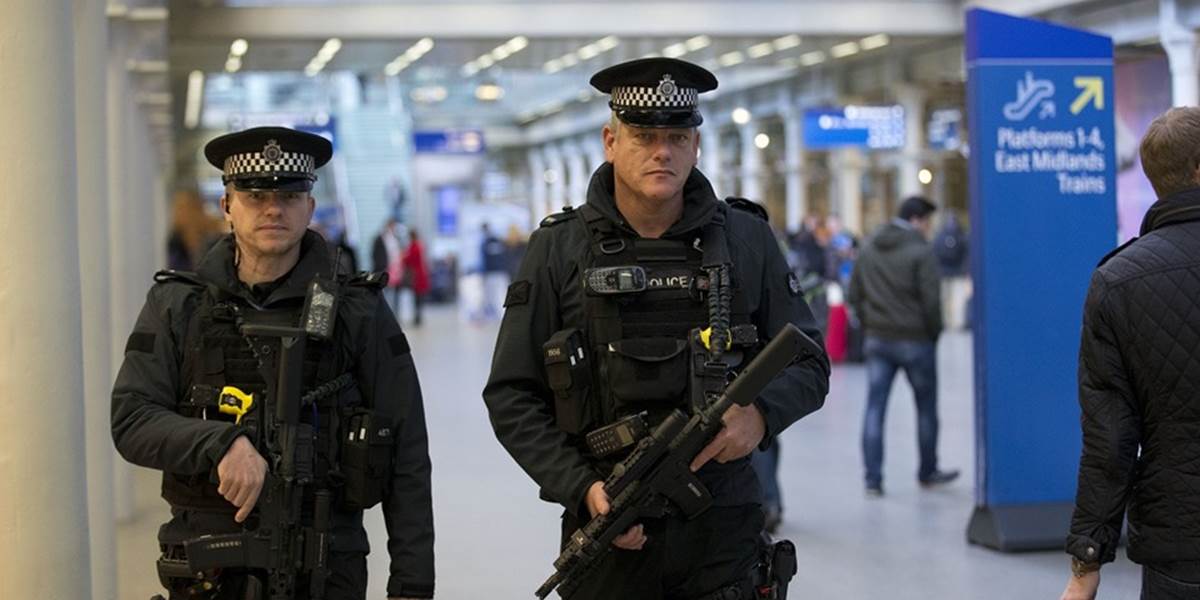 Britská polícia zadržala mladú ženu podozrivú z terorizmu