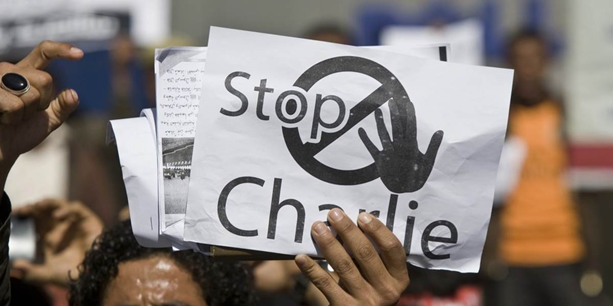Protest proti Charlie Hebdo potlačili slzotvorným plynom