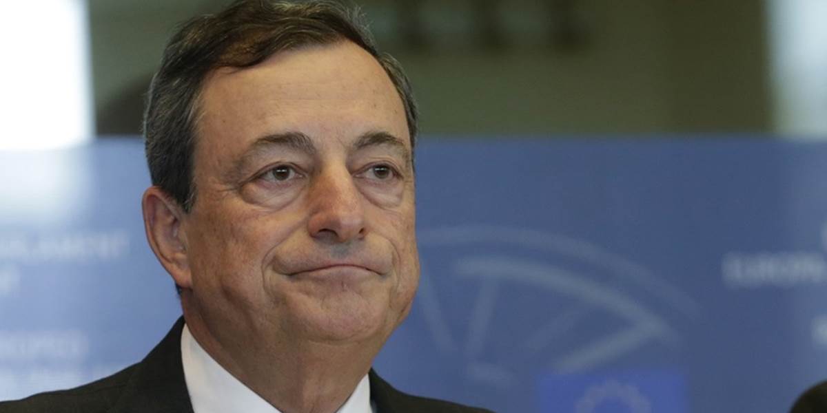 Draghi informoval Merkelovú o plánoch na QE