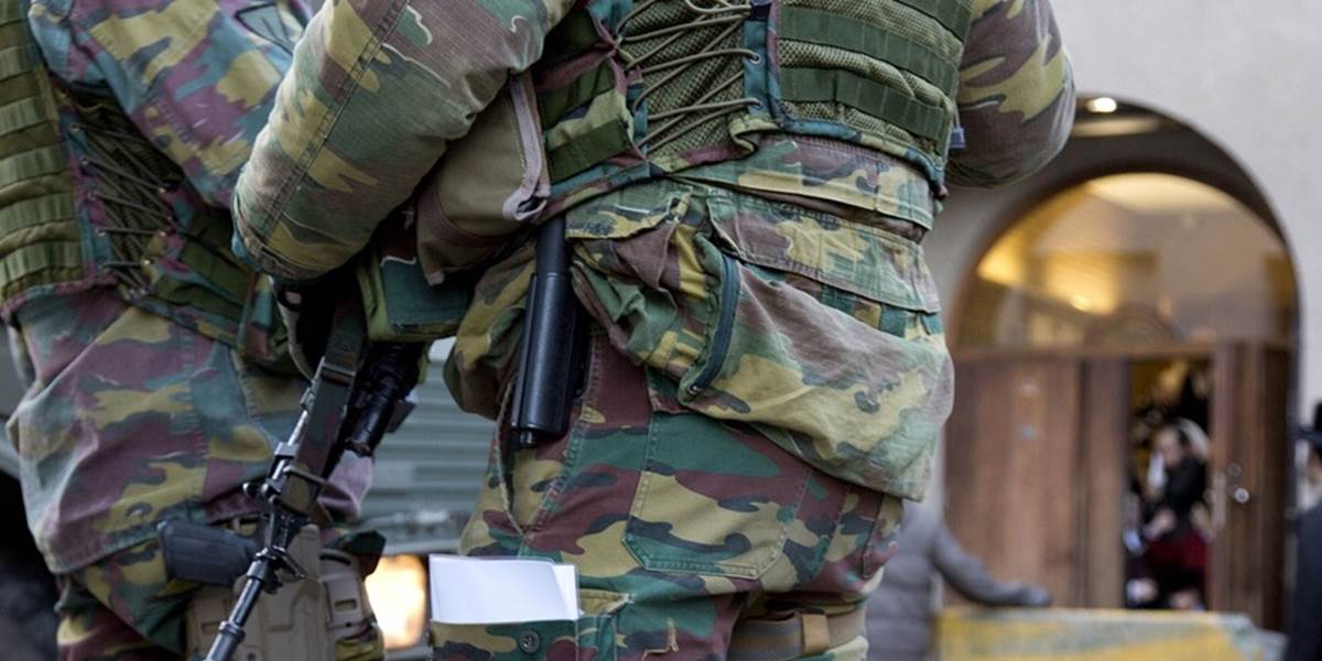 Belgicko nasadilo po protiteroristických raziách do ulíc 300 vojakov