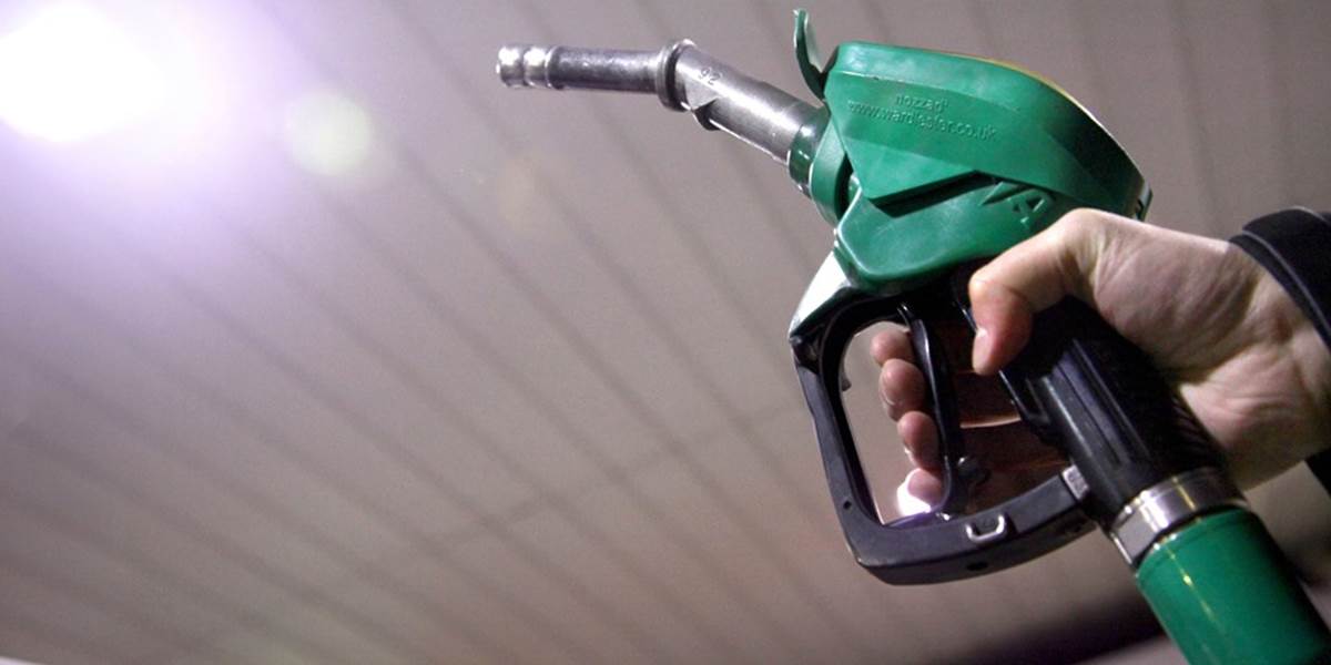 V Česku klesli ceny benzínu pod jedno euro za liter