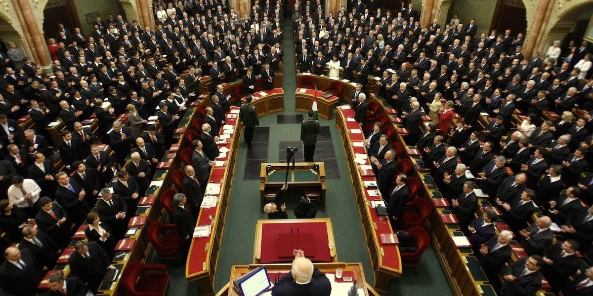 Menší parlament v Maďarsku nepriniesol očakávané úspory