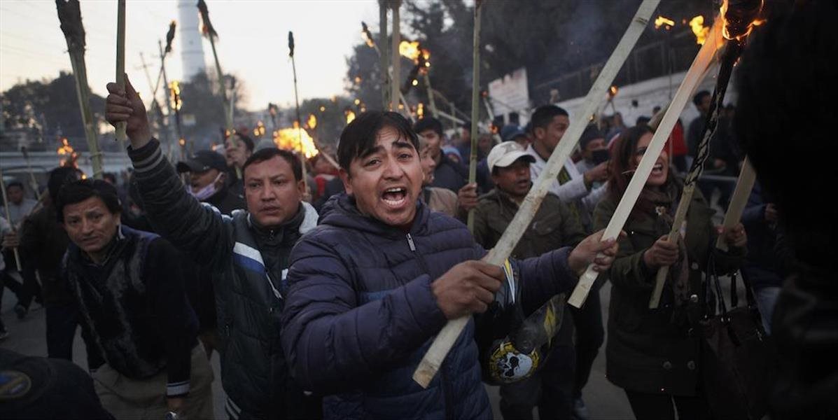 Protesty proti novej ústave v Nepáli prerástli do násilia i v parlamente