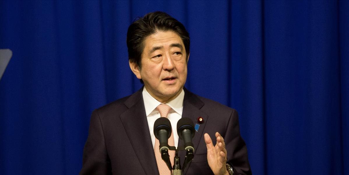 Japonský premiér po výhražnom videu IS prisľúbil záchranu rukojemníkov