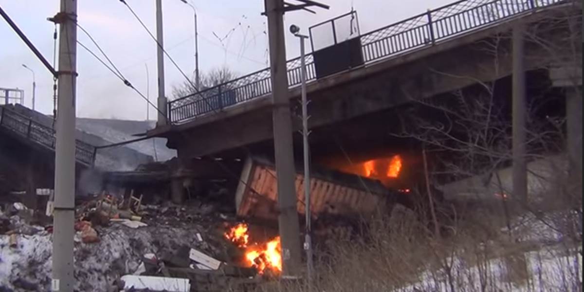 V ukrajinskej Záporožskej oblasti vyhodili do vzduchu most aj s vlakom
