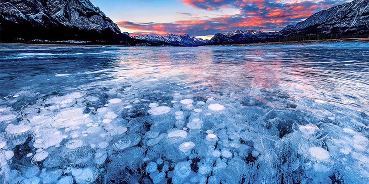 Strhujúce fotky zamrznutých jazier, ktoré vyzerajú ako umenie