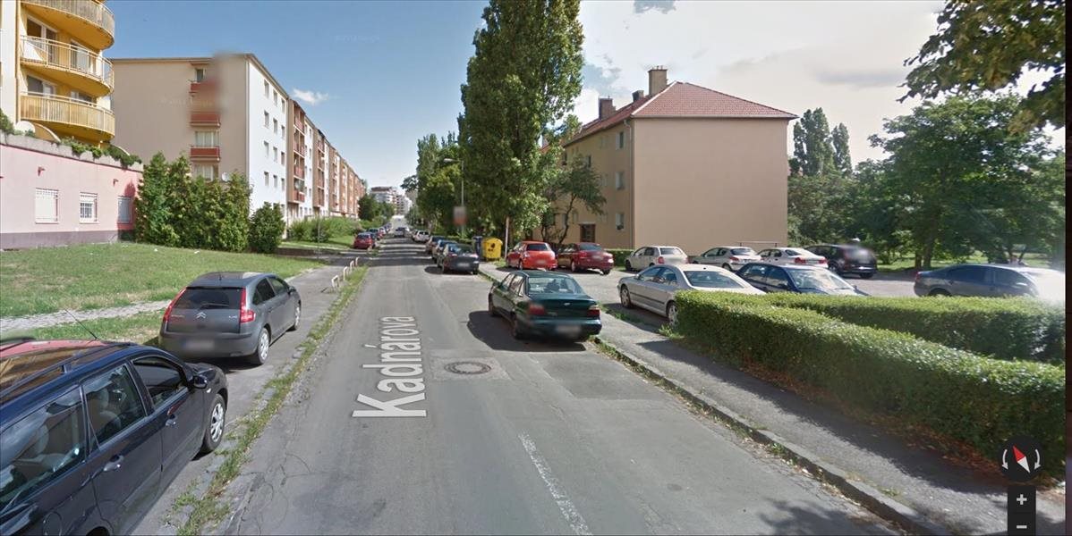 Na Kadnárovej ulici v Bratislave sa prepadla časť cesty, je neprejazdná