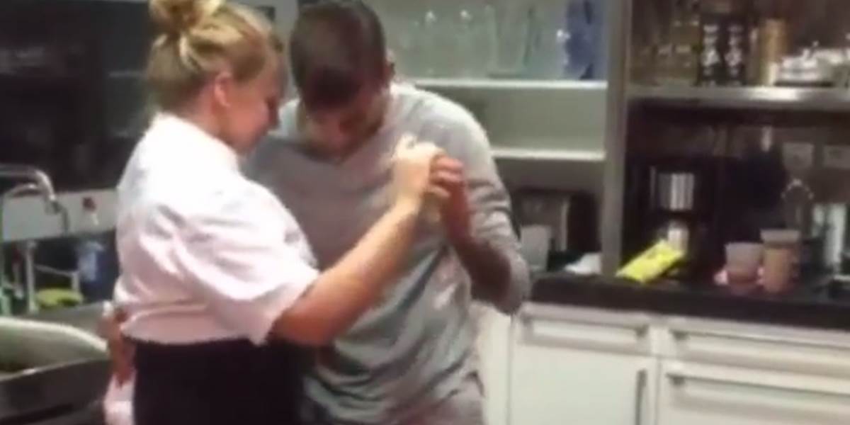 Hviezdny Neymar tancuje s kuchynským personálom