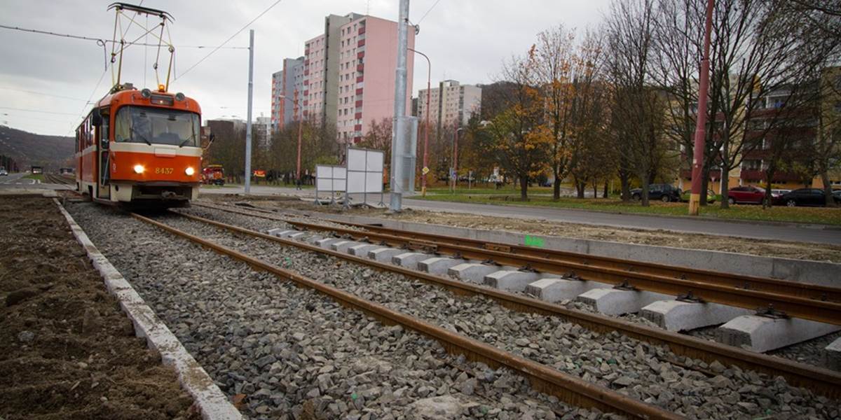 Električková trať v Dúbravke ešte nie je skolaudovaná, zbrzdili ju nedostatky