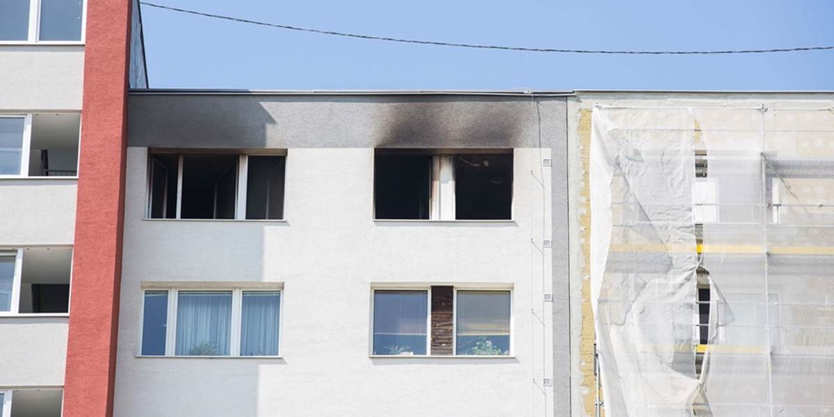 Z bytu na 13. poschodí sa valil dym, hasiči našli v byte ženu v bezvedomí