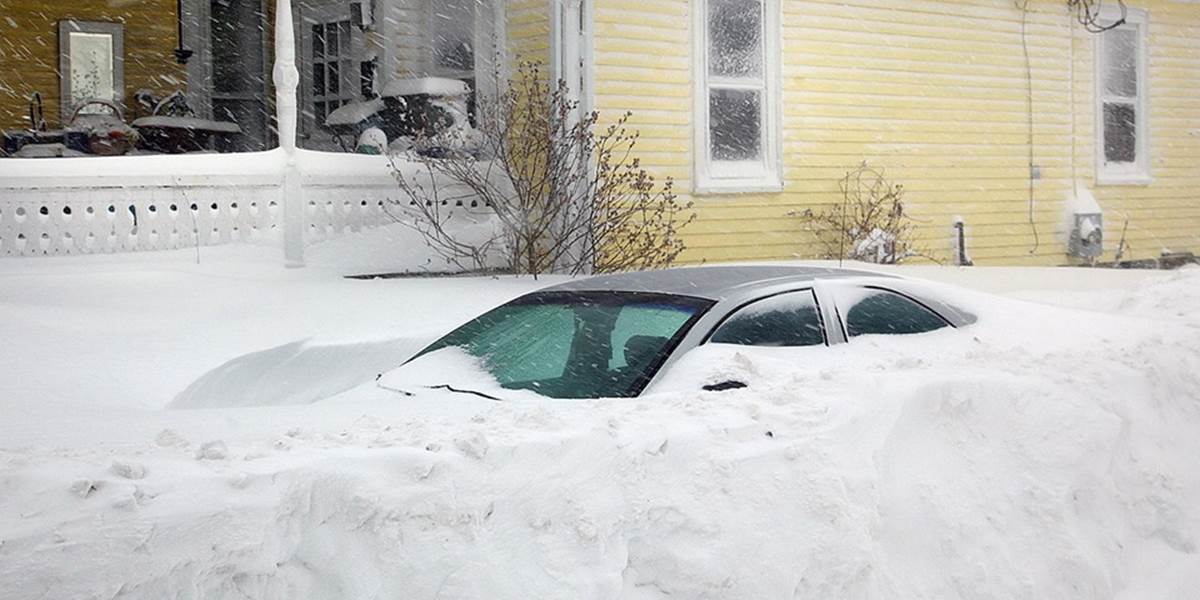 Snehová búrka zasiahla Boston a Nové Anglicko: Hlásia dve obete