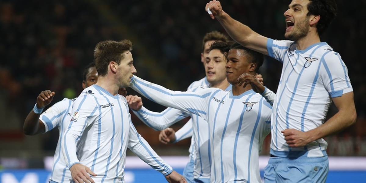 Lazio s 10 hráčmi vydrelo výhru nad AC, postúpilo do semifinále pohára
