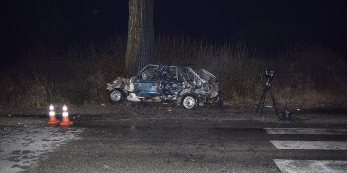 Tragédia pri Revúcej: Mladý vodič (†22) zhorel v aute