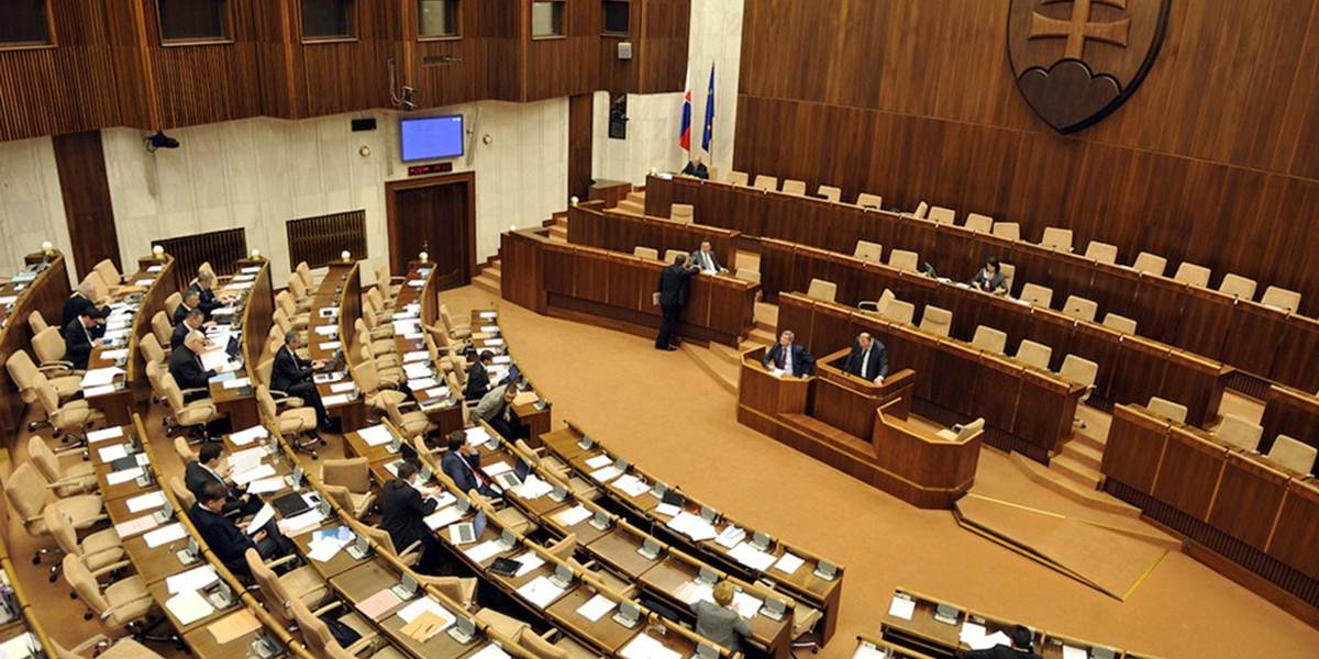 Parlament prelomil veto prezidenta pri novele Zákonníka práce