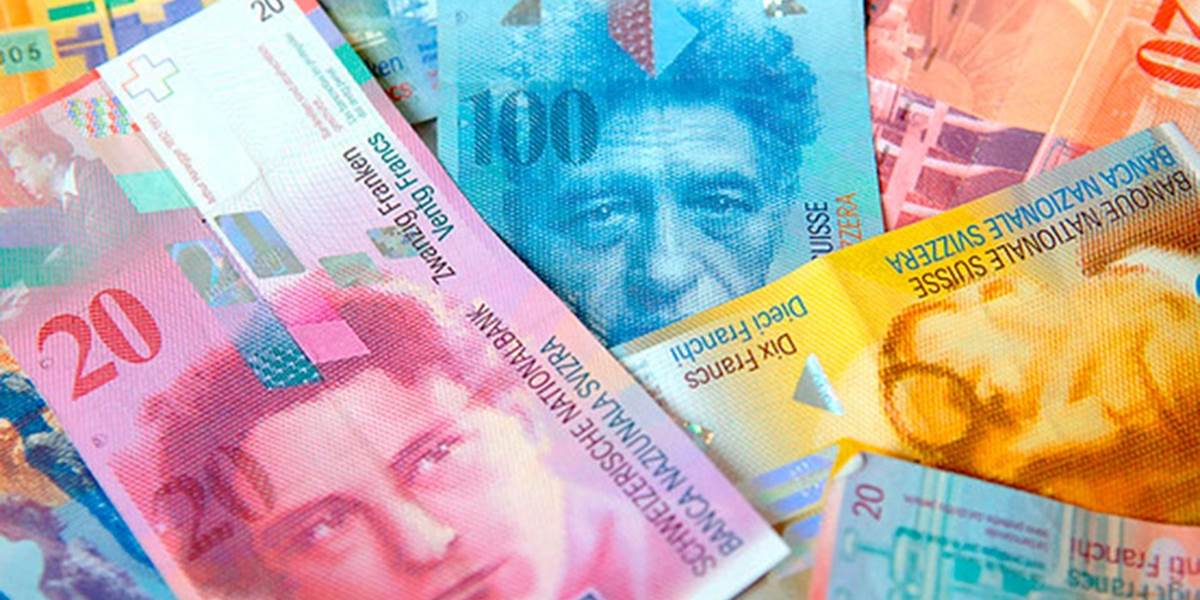 Silný frank stiahne švajčiarsku ekonomiku do recesie
