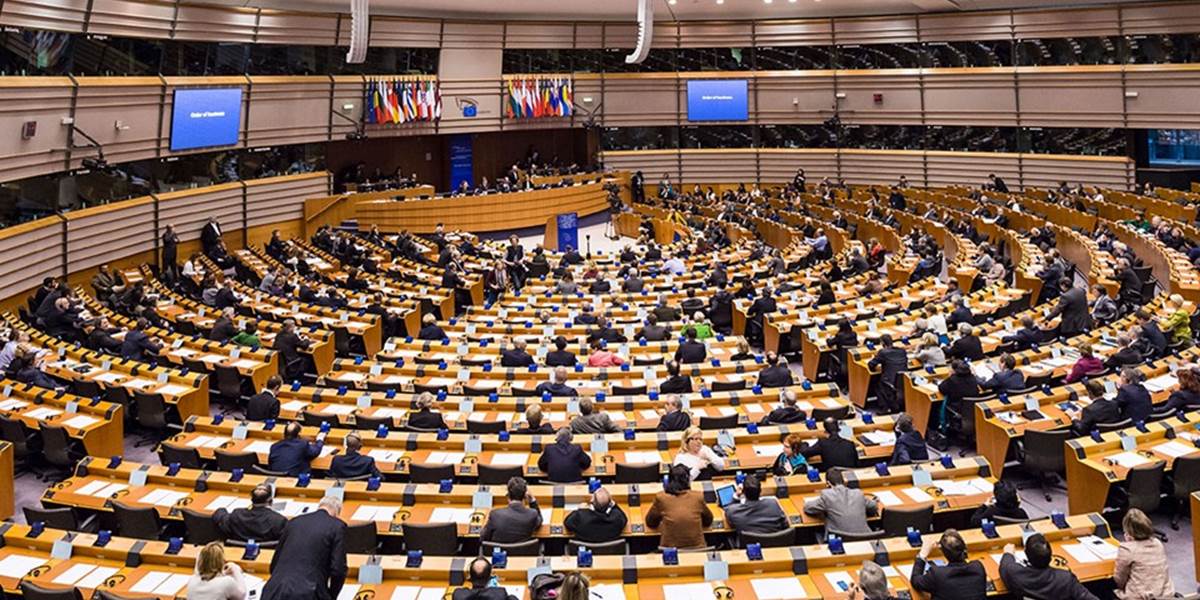 Prístup poslancov EP, vrátane slovenských, k Junckerovmu balíku je rôzny