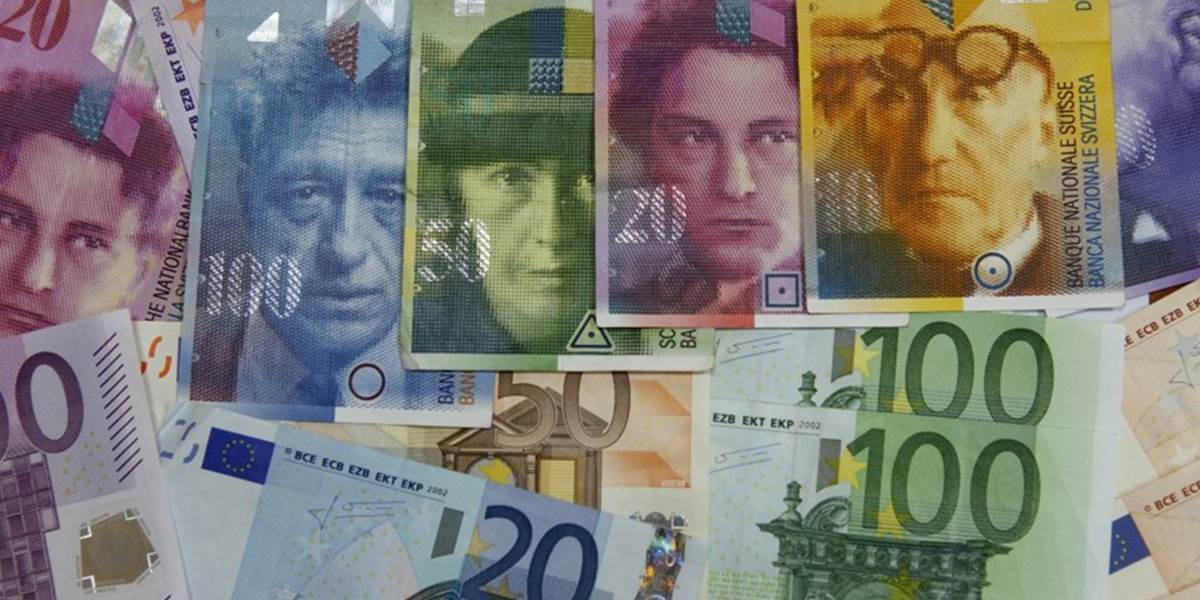 Švajčiarsky frank voči euru oslabil