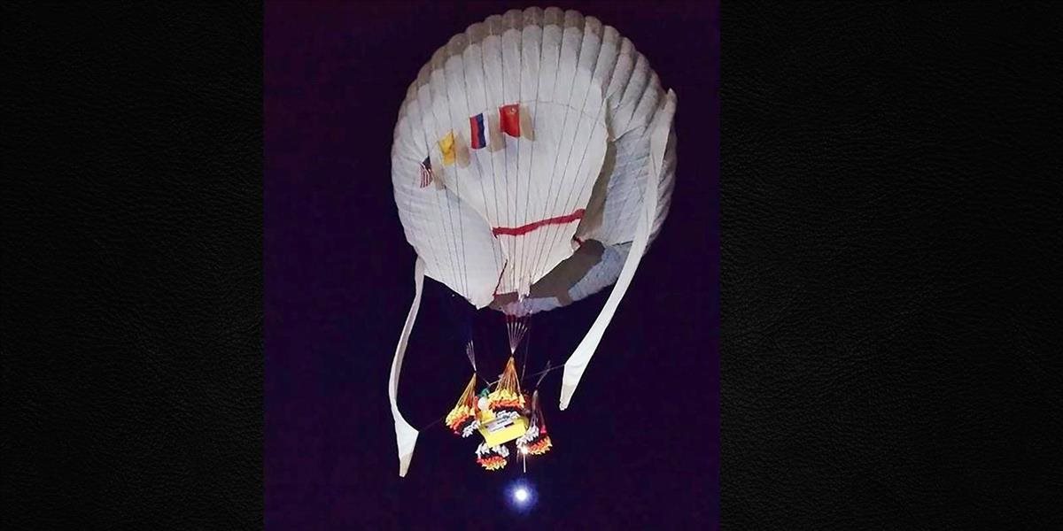 Dvojčlenná posádka na výletnom balóne vytvorila nový vzdialenostný rekord