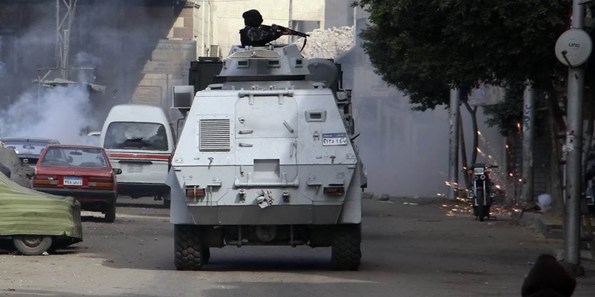 Militanti zaútočili v Egypte na armádne a policajné ciele, 25 ľudí zomrelo